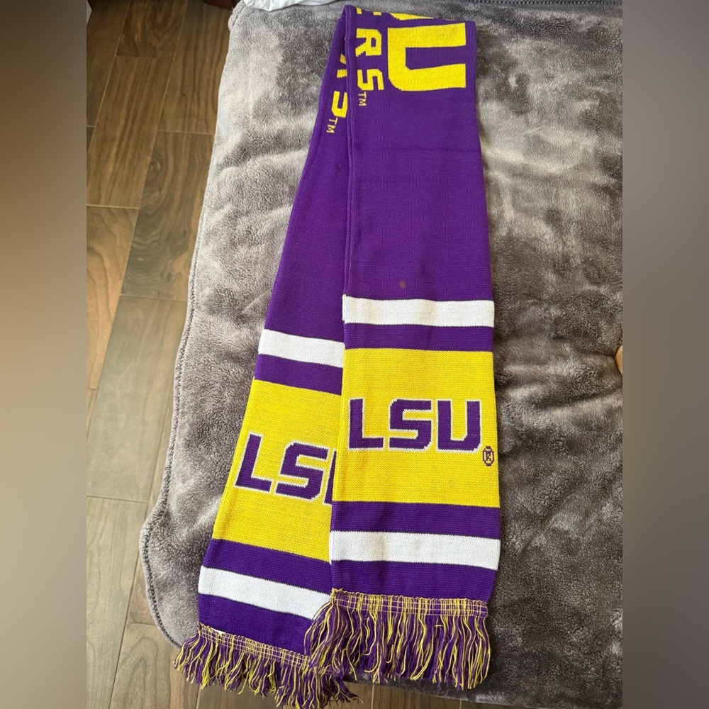 LSU scarf - Picture 3 of 3